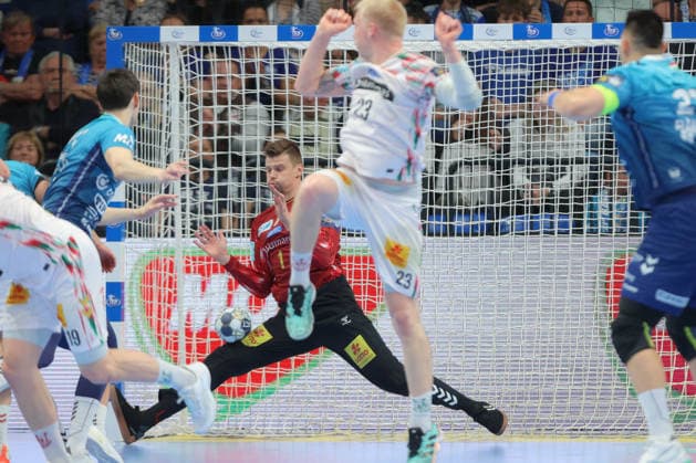 29.04.2026, xtgx, Handball, EHF Champions League 1 4 Finale, Pick Szeged - SC Magdeburg v.l. Sergey Hernandez Ferrer (Magdeburg, 1) Parade, haelt den Ball, faengt den Ball, pariert Szegend
