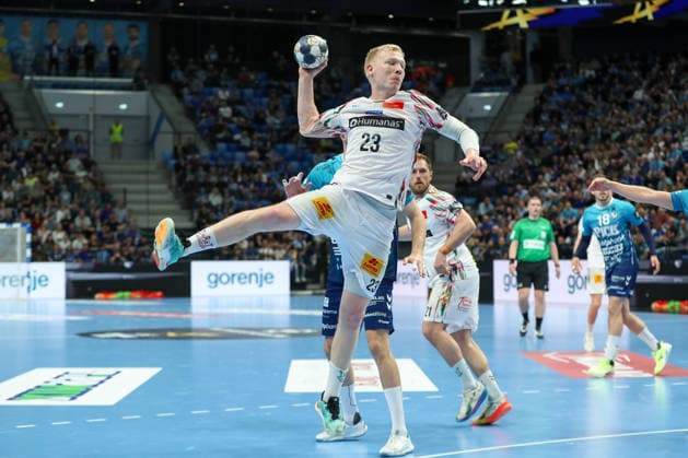 29.04.2026, xgox, Handball - EHF Champions League - 1 4 Finale Pick Szeged - SC Magdeburg v.l. Magnus Saugstrup (Magdeburg, 23) wirft Tor, Torschuetze, erzielt Tor, Treffer, scores the goal Szeged