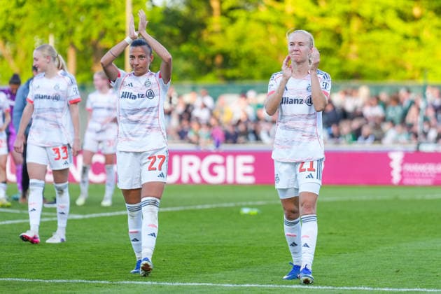 29.04.2026, xydrx, Frauen, Fußball, 1.Frauen-Bundesliga, SV Werder Bremen - FC Bayern München, Saison 2025 2026, Stadion Platz 11: Arianna Caruso (FC Bayern München, 27) und Pernille Harder (FC Bayern München, 21) freuen sich über den 2:0 Sieg DFB regulations prohibit any use of photographs as image sequences and or quasi-video. Copyright: HMBxMedia YannisxDreimann