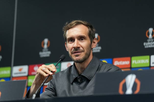Julian Schuster (SC Freiburg, Trainer) Pressekonferenz, Presse, PK, Portugal, Fussball, UEFA Europa League, Halbfinale, Hinspiel, 2025 2026, SC Braga vs. SC Freiburg, 29.04.2026, Estadio Municipal de Braga, Braga, Braga Estadio Municipal de Braga Cavado Portugal Copyright: xArnexAmbergx