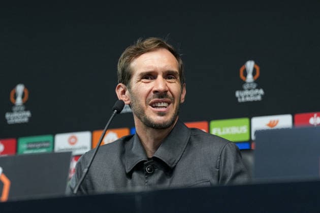 Julian Schuster (SC Freiburg, Trainer) Pressekonferenz, Presse, PK, Portugal, Fussball, UEFA Europa League, Halbfinale, Hinspiel, 2025 2026, SC Braga vs. SC Freiburg, 29.04.2026, Estadio Municipal de Braga, Braga, Braga Estadio Municipal de Braga Cavado Portugal Copyright: xArnexAmbergx
