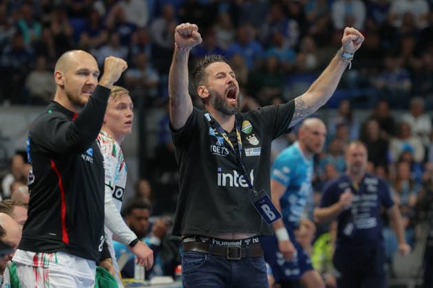 29.04.2026, xtgx, Handball, EHF Champions League 1 4 Finale, Pick Szeged - SC Magdeburg v.l. Bennet Wiegert (Magdeburg, Trainer) Jubel, Torjubel, jubelt ueber das Tor, celebrate the goal, celebration Szegend