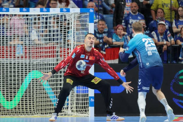 29.04.2026, xtgx, Handball, EHF Champions League 1 4 Finale, Pick Szeged - SC Magdeburg v.l. Matej Mandic (Magdeburg, 12) Parade, haelt den Ball, faengt den Ball, pariert Szegend