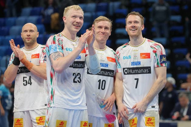 29.04.2026, xtgx, Handball, EHF Champions League 1 4 Finale, Pick Szeged - SC Magdeburg v.l. Magnus Saugstrup (Magdeburg, 23), Gisli Thorgeir Kristjansson (Magdeburg, 10), Felix Claar (Magdeburg, 7) Jubel ueber den Sieg, Jubel nach Spielende Szegend *** 29 04 2026, xtgx, Handball, EHF Champions League 1 4 Final, Pick Szeged SC Magdeburg v l Magnus Saugstrup Magdeburg, 23 , Gisli Thorgeir Kristjansson Magdeburg, 10 , Felix Claar Magdeburg, 7 Celebrating the victory, cheering after the match Szegend