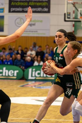 Damen Basketball Bundesliga 1. DBBL, BC Pharmaserv Marburg vs. Rutronik Stars Keltern, Sporthalle Georg-Gassmann-Stadion Marburg; 29.04.2026 Damen Basketball Bundesliga DBBL, Marburg, Germany - 29.04.2026: Ysaline Saulnier (Rutronik Stars Keltern, 24) am Ball gegen Caitlyn Jones (BC Marburg, 25), 1. DBBL, Spiel des BC Marburg vs. Rutronik Stars Keltern, Sporthalle Georg-Gassmann-Stadion Marburg Copyright: xBEAUTIFULxSPORTS Freudensteinx
