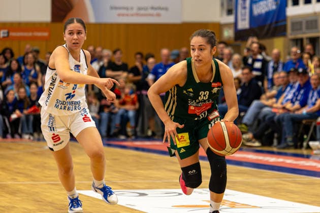Damen Basketball Bundesliga 1. DBBL, BC Pharmaserv Marburg vs. Rutronik Stars Keltern, Sporthalle Georg-Gassmann-Stadion Marburg; 29.04.2026 Damen Basketball Bundesliga DBBL, Marburg, Germany - 29.04.2026: Karina Konstantinova (Rutronik Stars Keltern, 33) am Ball gegen Marianna Byvatov (BC Marburg, 9), 1. DBBL, Spiel des BC Marburg vs. Rutronik Stars Keltern, Sporthalle Georg-Gassmann-Stadion Marburg Copyright: xBEAUTIFULxSPORTS Freudensteinx