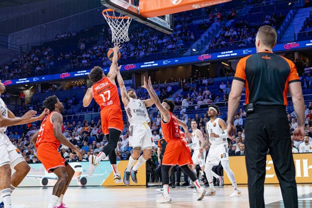 ESP: Real Madrid v Hapoel IBI Tel Aviv Euroleague PlayOff Game 1 Facundo Campazzo of Real Madrid held back by the defence of Collin Malcolm of Hapoel IBI Tel Aviv during the Euroleague match, PlayOff Game 1, between Real Madrid and Hapoel IBI Tel Aviv played at Movistar Arena Stadium on April 29 2026 in Madrid Spain Madrid Spain Basketball Copyright: xAlbaxPachecox xAgenciaxLOFx