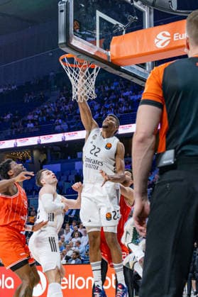 ESP: Real Madrid v Hapoel IBI Tel Aviv Euroleague PlayOff Game 1 Edy Tavares of Real Madrid dunks during the Euroleague match, PlayOff Game 1, between Real Madrid and Hapoel IBI Tel Aviv played at Movistar Arena Stadium on April 29 2026 in Madrid Spain Madrid Spain Basketball Copyright: xAlbaxPachecox xAgenciaxLOFx