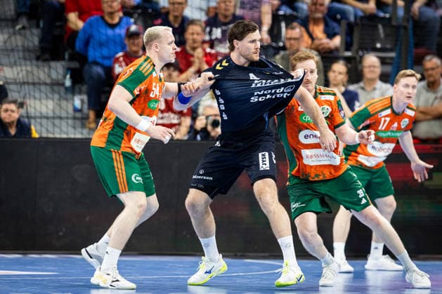 FLENSBURG, GERMANY - APRIL 29: Justus Fischer (Recken - TSV Hannover-Burgdorf, 54), Johannes Golla (SG Flensburg-Handewitt, 04), Lukas Stutzke (Recken - TSV Hannover-Burgdorf, 39) during the EHF European League quarter-final match between SG Flensburg-Handewitt vs Recken - TSV Hannover-Burgdorf at GP JOULE Arena, on matchday April 29, 2026 in Flensburg, Germany. Schleswig-Holstein Germany Copyright: xMarioxM.xKobergx