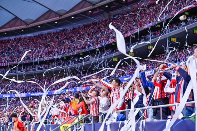 April 29, 2026, Madrid, Madrid, Spain: Atletico Madrid fans throwing rolls of toilet paper onto the field before the match began the Champions League first semifinal match between ATLETICO DE MADRID and ARSENAL FOOTBALL CLUB, held on April 29, 2026, at the Riyadh Air Metropolitano, Madrid, Spain. Madrid Spain - ZUMAc312 20260429_zsp_c312_202 Copyright: xOscarxManuelxSanchezx