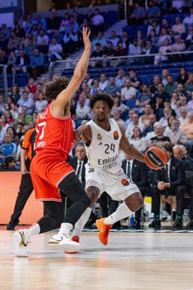 ESP: Real Madrid v Hapoel IBI Tel Aviv Euroleague PlayOff Game 1 Andres Feliz in action of Real Madrid during the Euroleague match, PlayOff Game 1, between Real Madrid and Hapoel IBI Tel Aviv played at Movistar Arena Stadium on April 29 2026 in Madrid Spain Madrid Spain Basketball Copyright: xAlbaxPachecox xAgenciaxLOFx