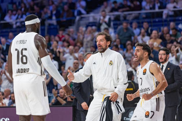ESP: Real Madrid v Hapoel IBI Tel Aviv Euroleague PlayOff Game 1 Sergio Llull , Facundo Campazzo and Usman Garuba of Real Madrid during the Euroleague match, PlayOff Game 1, between Real Madrid and Hapoel IBI Tel Aviv played at Movistar Arena Stadium on April 29 2026 in Madrid Spain Madrid Spain Basketball Copyright: xAlbaxPachecox xAgenciaxLOFx
