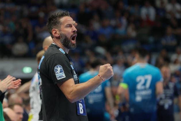 29.04.2026, xtgx, Handball, EHF Champions League 1 4 Finale, Pick Szeged - SC Magdeburg v.l. Bennet Wiegert (Magdeburg, Trainer) Jubel, Torjubel, jubelt ueber das Tor, celebrate the goal, celebration Szegend