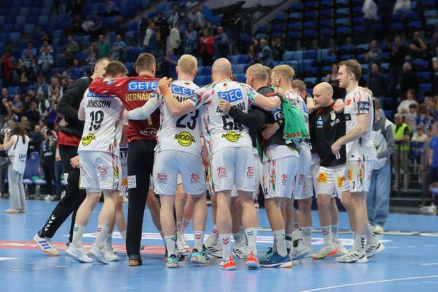 29.04.2026, xtgx, Handball, EHF Champions League 1 4 Finale, Pick Szeged - SC Magdeburg v.l. Magdeburg Jubel ueber den Sieg, Jubel nach Spielende Szegend