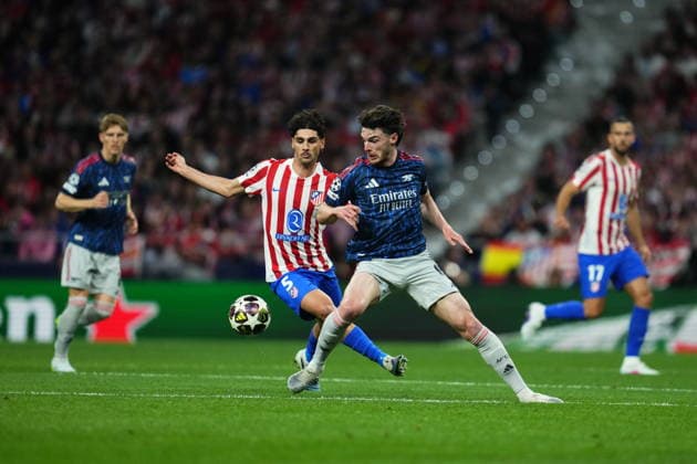 ESP: Atletico de Madrid - Arsenal FC. UEFA Champions League. Semi-Finals, first leg. Johnny Cardoso of Atletico de Madrid and Declan Rice of Arsenal FC during the UEFA Champions League match, Semi-Finals, firstd leg, between Atletico de Madrid and Arsenal FC played at Riyadh Metropolitano Stadium on April 29, 2026 in Madrid. kpng Copyright: xBaguxBlancox xPRESSINPHOTOx PS_260429_ATL_ARS_2526_010