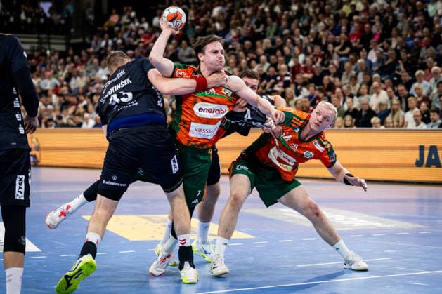 FLENSBURG, GERMANY - APRIL 29: Leif Tissier (Recken - TSV Hannover-Burgdorf, 07) in attack during the EHF European League quarter-final match between SG Flensburg-Handewitt vs Recken - TSV Hannover-Burgdorf at GP JOULE Arena, on matchday April 29, 2026 in Flensburg, Germany. Schleswig-Holstein Germany Copyright: xMarioxM.xKobergx