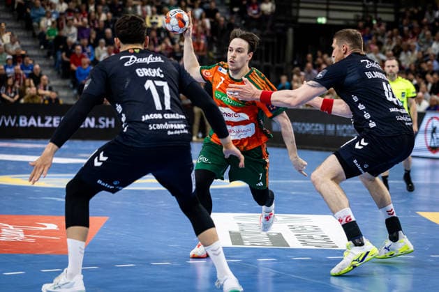 FLENSBURG, GERMANY - APRIL 29: Marko Grgic (SG Flensburg-Handewitt, 17), Leif Tissier (Recken - TSV Hannover-Burgdorf, 07), Blaz Blagotinsek (SG Flensburg-Handewitt, 43) during the EHF European League quarter-final match between SG Flensburg-Handewitt vs Recken - TSV Hannover-Burgdorf at GP JOULE Arena, on matchday April 29, 2026 in Flensburg, Germany. Schleswig-Holstein Germany Copyright: xMarioxM.xKobergx