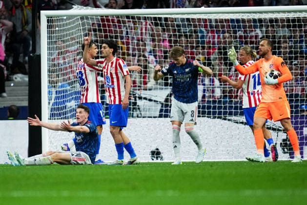 260429 Viktor Gyökeres and Martin odegaard of Arsenal during the UEFA Champions League semifinal match between Atletico Madrid and Arsenal on April 29, 2026 in Madrid. Photo: Bagu Blanco BILDBYRAN COP 18 XY0118 fotboll football soccer fotball uefa champions league champions league semifinal semifinals atletico madrid arsenal bbeng Copyright: BAGUxBLANCO BB260429BB398