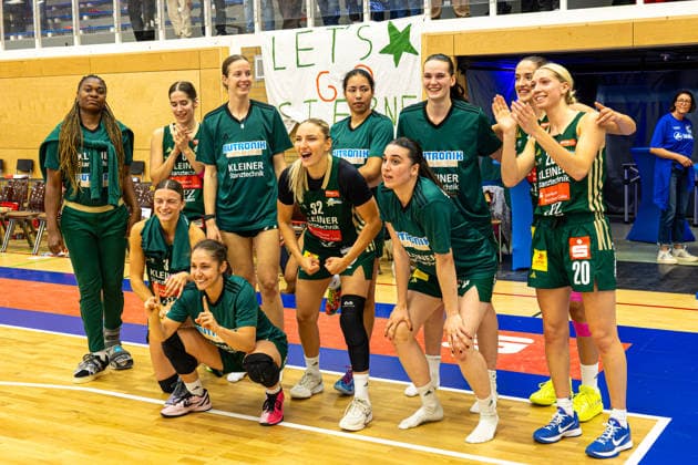 Damen Basketball Bundesliga 1. DBBL, BC Pharmaserv Marburg vs. Rutronik Stars Keltern, Sporthalle Georg-Gassmann-Stadion Marburg; 29.04.2026 Damen Basketball Bundesliga DBBL, Marburg, Germany - 29.04.2026: Die Spielerinnen der Rutronik Stars Keltern feiern ihren Sieg, 1. DBBL, Spiel des BC Marburg vs. Rutronik Stars Keltern, Sporthalle Georg-Gassmann-Stadion Marburg Copyright: xBEAUTIFULxSPORTS Freudensteinx