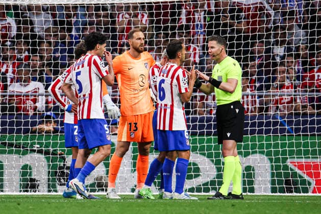 UEFA Champions League semifinals: Atletico de Madrid vs Arsenal April 29, Madrid, Madrid, Spain: Atletico de Madrid squad alegates the penalty during UEFA Champions League 2025 26 match beetween Atletico de Madrid and Arsenal at Riyadh Air Metropolitano on April 29, 2026, in Madrid, Spain. Madrid Spain Madrid Madrid Spain Real Madrid C.F. v Manchester City - UEFA Champions League 2025 Copyright: xAlejandroxMatiasx