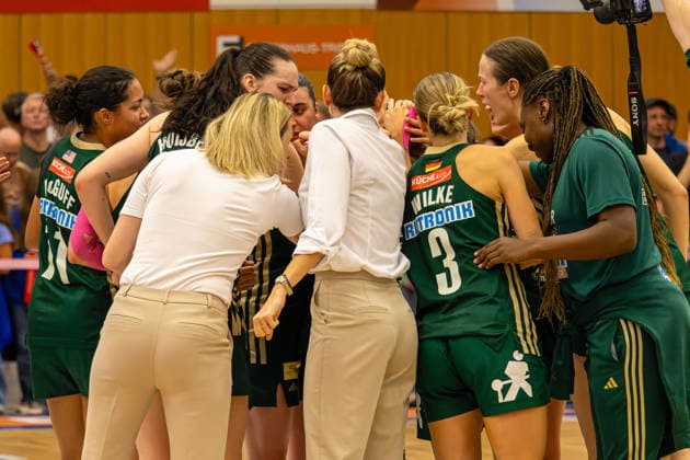 Damen Basketball Bundesliga 1. DBBL, BC Pharmaserv Marburg vs. Rutronik Stars Keltern, Sporthalle Georg-Gassmann-Stadion Marburg; 29.04.2026 Damen Basketball Bundesliga DBBL, Marburg, Germany - 29.04.2026: Die Mannschaft der Rutronik Stars Keltern feiert den Sieg, 1. DBBL, Spiel des BC Marburg vs. Rutronik Stars Keltern, Sporthalle Georg-Gassmann-Stadion Marburg Copyright: xBEAUTIFULxSPORTS Freudensteinx