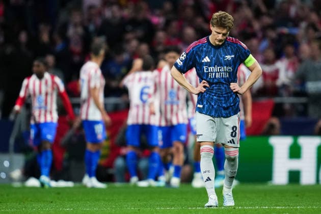 260429 Martin odegaard of Arsenal looks dejected after 1-1 during the UEFA Champions League semifinal match between Atletico Madrid and Arsenal on April 29, 2026 in Madrid. Photo: Bagu Blanco BILDBYRAN COP 18 XY0118 fotboll football soccer fotball uefa champions league champions league semifinal semifinals atletico madrid arsenal bbeng depp Copyright: BAGUxBLANCO BB260429BB454