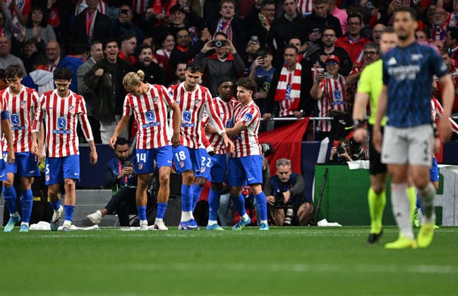 Atletico Madrid v Arsenal - UEFA Champions League MADRID, SPAIN - APRIL 29: Julian Alvarez of Atletico Madrid celebrates with his teammates after a goal during the first leg of the UEFA Champions League semifinal match between Atletico Madrid and Arsenal at Riyadh Air Metropolitano Stadium in Madrid, Spain on April 29, 2026. Burak Akbulut Anadolu Madrid Spain. Editorial use only. Please get in touch for any other usage.  Copyright: x2026xAnadoluxBurakxAkbulutx