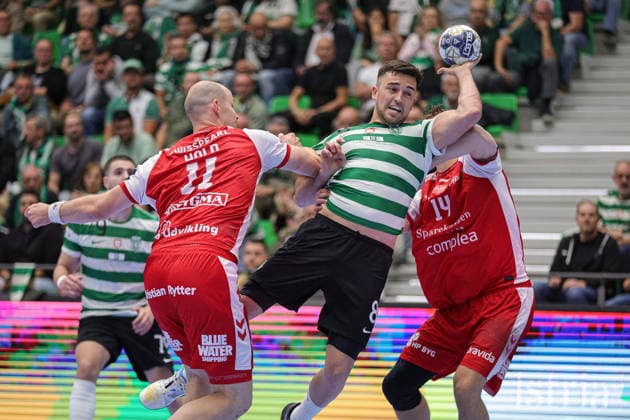 8Gurri, Jan SPORTING in action during the match between Sporting Clube de Portugal vs AALBORG HANDBOLD, valid for Machineseeker EHF Champions League Quarter-finals 2025 2026 at Pavilhao Joao Rocha in Lisbon on 29 Apri 2026. Lisbon Pavilhao Joao Rocha Lisbon Portugal Copyright: xIMAGOx xPRIMExSPORTSxIMAGESx xANGELOxMOREIRAx