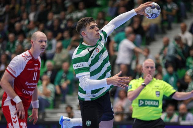 6Costa, Francisco SPORTING in action during the match between Sporting Clube de Portugal vs AALBORG HANDBOLD, valid for Machineseeker EHF Champions League Quarter-finals 2025 2026 at Pavilhao Joao Rocha in Lisbon on 29 Apri 2026. Lisbon Pavilhao Joao Rocha Lisbon Portugal Copyright: xIMAGOx xPRIMExSPORTSxIMAGESx xANGELOxMOREIRAx