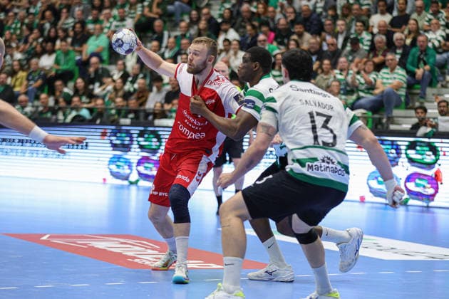 7Arnoldsen, Thomas ALLBORG in action during the match between Sporting Clube de Portugal vs AALBORG HANDBOLD, valid for Machineseeker EHF Champions League Quarter-finals 2025 2026 at Pavilhao Joao Rocha in Lisbon on 29 Apri 2026. Lisbon Pavilhao Joao Rocha Lisbon Portugal Copyright: xIMAGOx xPRIMExSPORTSxIMAGESx xANGELOxMOREIRAx