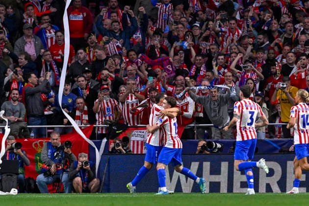 April 29, 2026, Madrid, Madrid, Spain: JULIAN ALVAREZ of Atletico de Madrid celebrates with teammates after scoring during the Champions League first semifinal match between ATLETICO DE MADRID and ARSENAL FOOTBALL CLUB, held on April 29, 2026, at the Riyadh Air Metropolitano, Madrid, Spain. ATLETICO DE MADRID Vs ARSENAL FOOTBALL CLUB Champions League Match, Season 25 26 (04.29.26) - ZUMAc312 20260429_zsp_c312_269 Copyright: xOscarxManuelxSanchezx