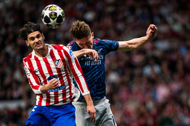 UEFA Champions League - Atletico de Madrid v Arsenal FC.Atletico de Madrid s Johnny Cardoso (l) and Arsenal FC s Victor Gyokeres during Champions League 2025 2026, semi-final, first leg match.April 29, 2026 (2026042965)