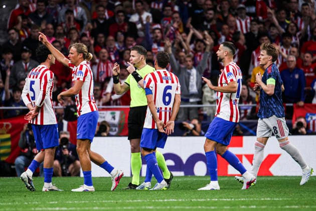 UEFA Champions League semifinals: Atletico de Madrid vs Arsenal April 29, Madrid, Madrid, Spain: Squad of Atletico de Madrid alegates a foul during UEFA Champions League 2025 26 match beetween Atletico de Madrid and Arsenal at Riyadh Air Metropolitano on April 29, 2026, in Madrid, Spain. Madrid Spain Madrid Madrid Spain Real Madrid C.F. v Manchester City - UEFA Champions League 2025 Copyright: xAlejandroxMatiasx