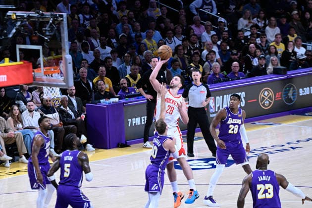 NBA, Basketball Herren, USA Playoff: Los Angeles Lakers vs Houston Rockets in Los Angeles LOS ANGELES, CA - APRIL 29: Alperen Sengun (28) of Rockets baskets during the NBA playoffs game 5 between Los Angeles Lakers and Houston Rockets at the Crypto.com Arena on April 29, 2026 in Los Angeles, California, United States. Tayfun Coskun Anadolu California United States. Editorial use only. Please get in touch for any other usage.  Copyright: x2026xAnadoluxTayfunxCoskunx