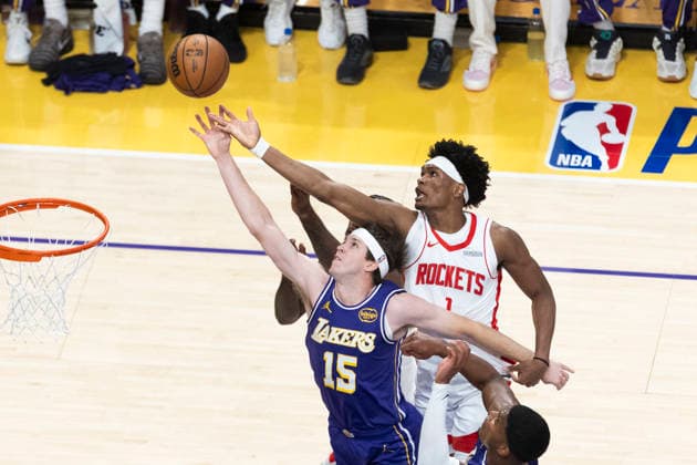 NBA, Basketball Herren, USA Playoff 2026: Rockets 99:93 Lakers Los Angeles Lakers’ Austin Reaves (15) and Houston Rockets’ Amen Thompson (1) vie for a rebound during Game 5 of a first-round NBA playoff series at Crypto.com Arena on Wednesday, April 29, 2026 in Los Angeles. Los Angeles United States Copyright: xRingoxChiux xSOPAxImagesx 20260429RC.Lakers018