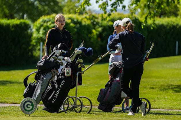 Deutsche Lochspielmeisterschaft Frauen - GC Urloffen - Zählspiel 2026, 30.04.2026 Anna Bonerz (Westpfalz, Erster GC ), Sara Nüßle (Niederreutin, GC Domäne ) und Marie Bechtold (St. Leon-Rot e.V., GC ) vor dem Start Deutsche Lochspielmeisterschaft Frauen - GC Urloffen - Zählspiel 2026, 30.04.2026 Copyright: xBEAUTIFULxSPORTS Boscox
