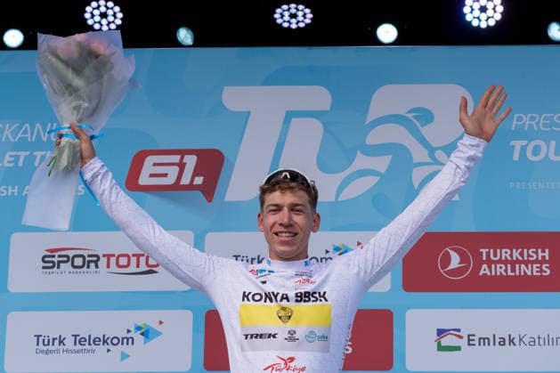 61st Presidential Cycling Tour of Turkiye ANTALYA, TURKIYE - APRIL 30: Turkish cyclist Mustafa Tarakci of Konya Buyuksehir Belediyespor celebrates on the podium wearing the white jersey (Beauties of Turkiye) after the Patara-Kemer race of the 61st Presidential Cycling Tour of Turkiye (TUR 2026) on April 30, 2026, in Antalya, Turkiye. Tarakci retained the white jersey during the race, which is part of the International Cycling Union (UCI) Europe Tour calendar and is the only race in Turkiye categorized as a ProSeries event. The file Ekran Resmi 2026-04-30 17.16.08.jpg captures the athlete celebrating his achievement on the podium. Ahmet Serdar Eser Anadolu Antalya Turkey. Editorial use only. Please get in touch for any other usage.  Copyright: x2026xAnadoluxAhmetxSerdarxEserx
