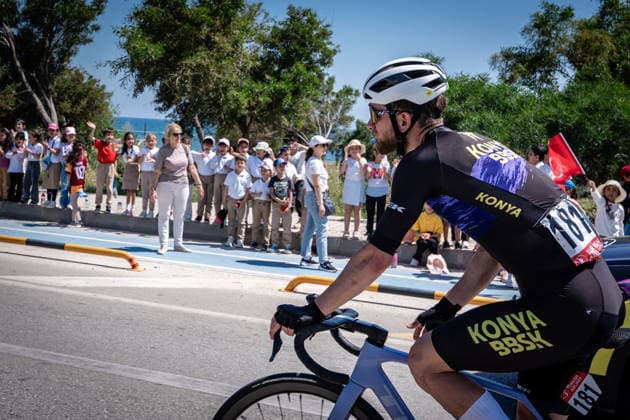 61st Presidential Cycling Tour of Turkiye ANTALYA, TURKIYE - APRIL 30: Cyclists compete in the Patara-Kemer stage of the 61st Presidential Cycling Tour of Turkiye (TUR 2026) on April 30, 2026, in Antalya, Turkiye. This 5th stage is part of the International Cycling Union (UCI) Europe Tour calendar and is the only race in Turkiye categorized as a ProSeries event. Numerous athletes participated in this 177.9-kilometer route, which highlights the natural beauty of the Mediterranean coast. Ahmet Serdar Eser Anadolu Antalya Turkey. Editorial use only. Please get in touch for any other usage.  Copyright: x2026xAnadoluxAhmetxSerdarxEserx