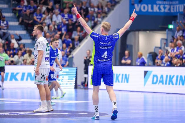 30.04.2026, Handball, 1. HBL, VfL Gummersbach - Frisch Auf! Göppingen, Saison 2025 2026 Herren, Schwalbe-Arena: Ellioi Snaer Vioarsson (VfL Gummersbach 04) jubelnd Nordrhein-Westfalen Deutschland