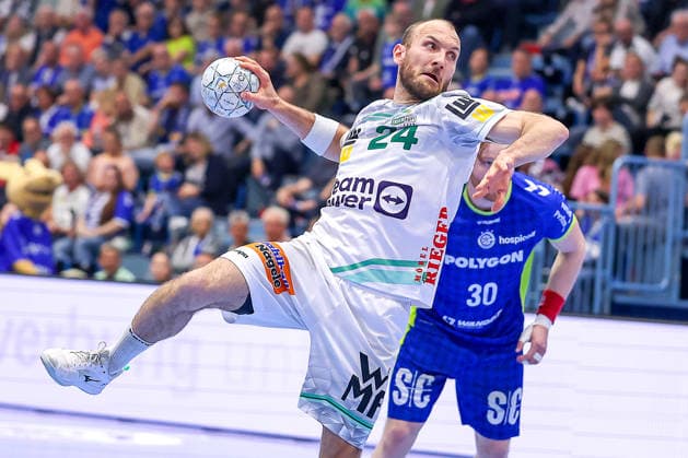 30.04.2026, Handball, 1. HBL, VfL Gummersbach - Frisch Auf! Göppingen, Saison 2025 2026 Herren, Schwalbe-Arena: Marcel Schiller (Frisch Auf Göppingen 24) wirft den Ball auf das Tor Nordrhein-Westfalen Deutschland