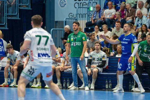Ben Matschke, Cheftrainer, (Frisch Auf Goeppingen), David Schmidt, Rueckraum, (Frisch Auf Goeppingen 77), VfL Gummersbach vs. Frisch Auf! Goeppingen, Daikin Handball Bundesliga, Herren , 30. Spieltag, 30.04.2026 Gummersbach NRW Deutschland