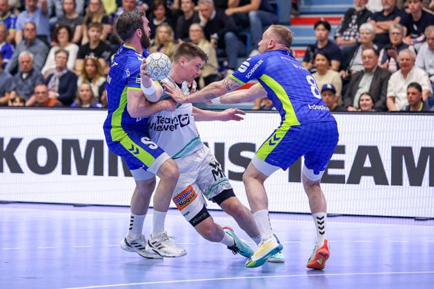 30.04.2026, Handball, 1. HBL, VfL Gummersbach - Frisch Auf! Göppingen, Saison 2025 2026 Herren, Schwalbe-Arena: Teitur Örn Einarsson (VfL Gummersbach 14) Lukas Blohme (VfL Gummersbach 08) verteidigen gegen Oskar Sunnefeldt (Frisch Auf Göppingen 27) Nordrhein-Westfalen Deutschland