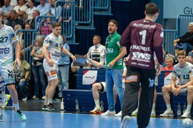 Ben Matschke, Cheftrainer, (Frisch Auf Goeppingen), Julian Buchele, Torwart, (Frisch Auf Goeppingen 1), VfL Gummersbach vs. Frisch Auf! Goeppingen, Daikin Handball Bundesliga, Herren , 30. Spieltag, 30.04.2026 Gummersbach NRW Deutschland