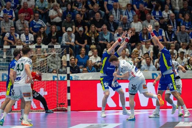 Erik Persson, Rueckraum, (Frisch Auf Goeppingen 22), VfL Gummersbach vs. Frisch Auf! Goeppingen, Daikin Handball Bundesliga, Herren , 30. Spieltag, 30.04.2026 Gummersbach NRW Deutschland