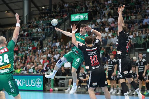 Handball DAIKIN HBL, SC DHfK Leipzig - HC Erlangen; 30.04.2026 Matej Klima (13, SC DHfK Leipzig) in der Luft. Handball, DAIKIN HBL, 1. Bundesliga, Saison 2025 2026, 30. Spieltag: SC DHfK Leipzig vs. HC Erlangen am 30.04.2026 in der Quarterback Immobilien Arena Leipzig. Copyright: xBEAUTIFULxSPORTS JanxKaeferx