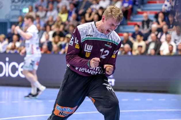 30.04.2026, Handball, 1. HBL, VfL Gummersbach - Frisch Auf! Göppingen, Saison 2025 2026 Herren, Schwalbe-Arena: Kristian Saeveras (Frisch Auf Göppingen 12) jubelnd nach einer Parade Nordrhein-Westfalen Deutschland