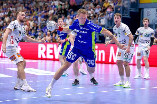 30.04.2026, Handball, 1. HBL, VfL Gummersbach - Frisch Auf! Göppingen, Saison 2025 2026 Herren, Schwalbe-Arena: Tilen Kodrin (VfL Gummersbach 05) wirft den Ball auf das Tor Nordrhein-Westfalen Deutschland
