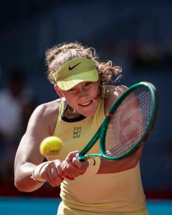 Mutua Madrid Open - Day Eleven MADRID, SPAIN - APRIL 30: Mirra Andreeva plays a backhand against Hailey Baptiste of United States during the Women s Singles Semi-Final match on day Eleven during the Mutua Madrid Open 2026 tournament celebrated at La Caja Magica on April 30, 2026 in Madrid, Spain. Madrid La Caja Magica Madrid Spain Copyright: xAlbertoxGardinx AGardin_20260430_Tennis_Madrid_Day11_0413