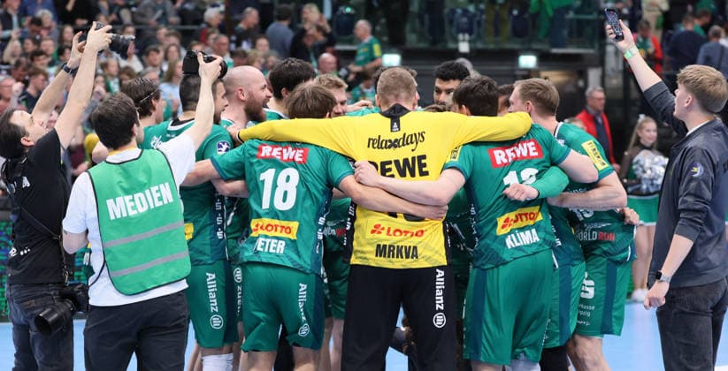 Leipzig, 30.04.2026, Arena Leipzig, Handball, Bundesliga, 30.Spieltag , SC DHfK Leipzig vs. HC Erlangen 30:29 , Im Bild; Leipzig jubelt nach dem Spiel. , Nur zur redaktionellen Nutzung. Only editorial use. , DHB HBL regulations prohibit any use of photographs as image sequences and or quasi-video. ,
