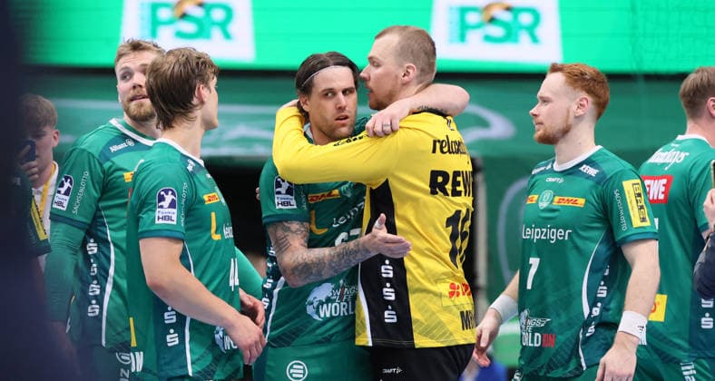 Leipzig, 30.04.2026, Arena Leipzig, Handball, Bundesliga, 30.Spieltag , SC DHfK Leipzig vs. HC Erlangen 30:29 , Im Bild; Leipzig jubelt nach dem Spiel. Dean Bombac ( 67, DHfK), Torwart Tomas Mrkva (16, Leipzig). , Nur zur redaktionellen Nutzung. Only editorial use. , DHB HBL regulations prohibit any use of photographs as image sequences and or quasi-video. ,